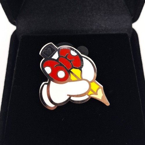 Disney minnie holding pencil - disney,